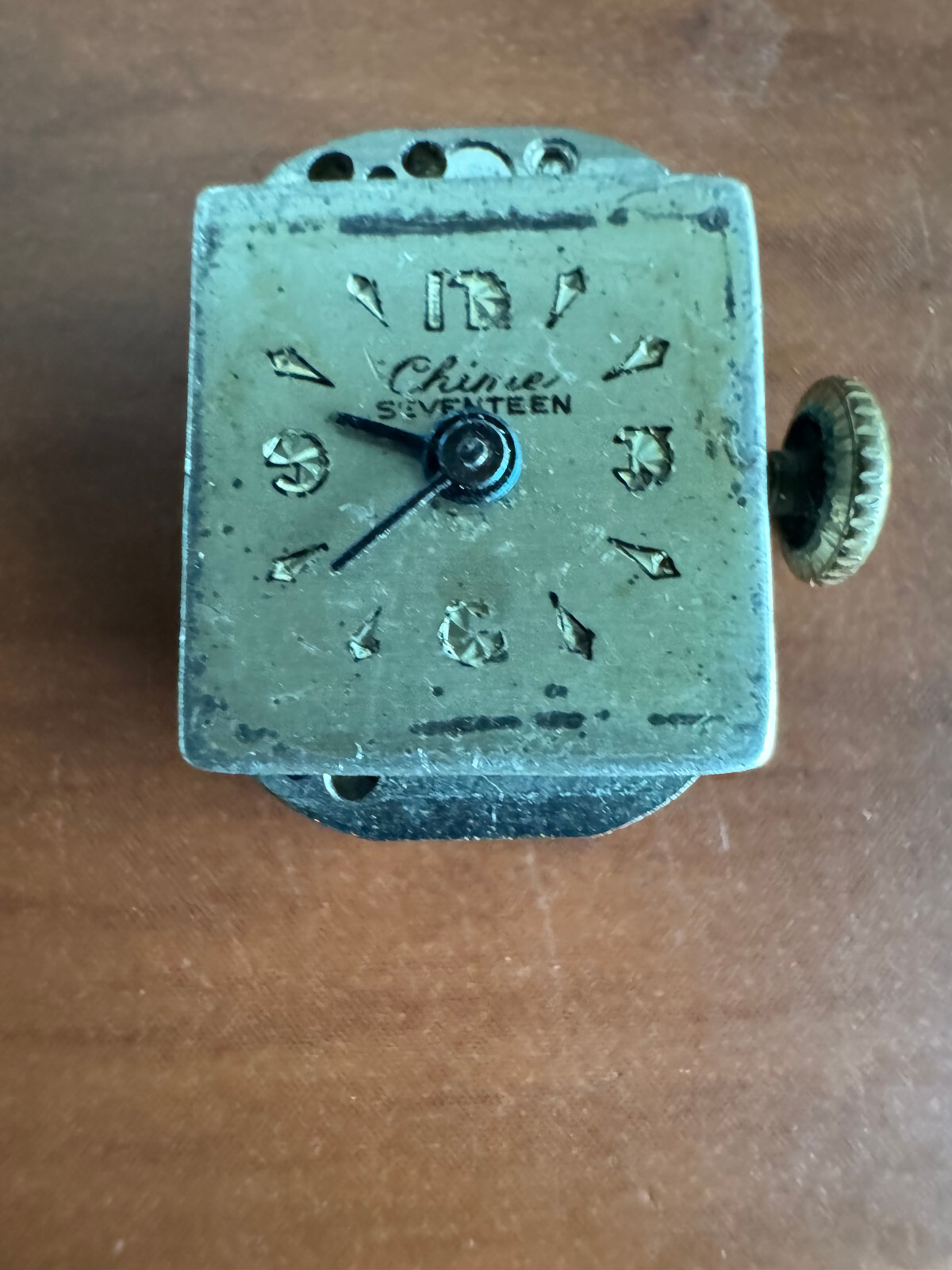 VINTAGE LADIES 15.70 X 12.25 MM SWISS CHIME WRIST WATCH MOVEMENT KEEPING TIME