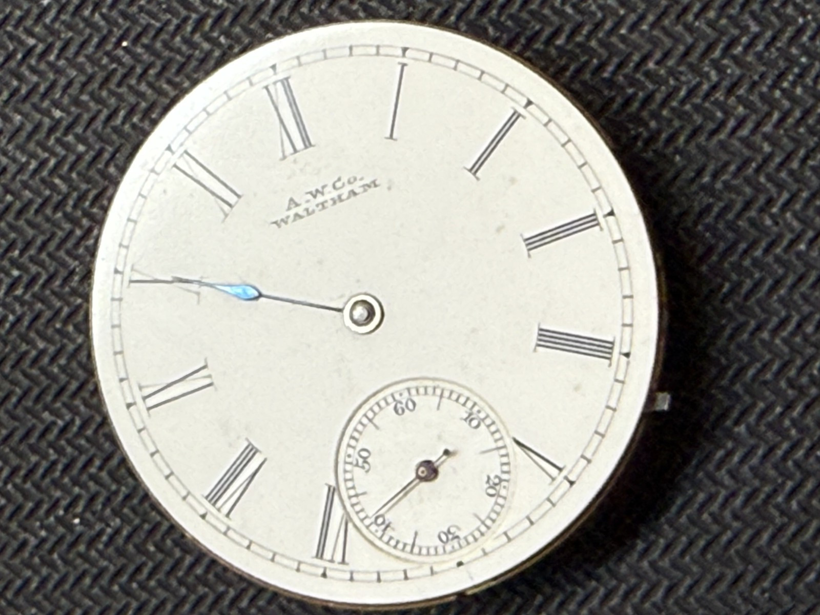 American Watch Co Waltham: size 6 – Good dial, broken staff, missing minute hand