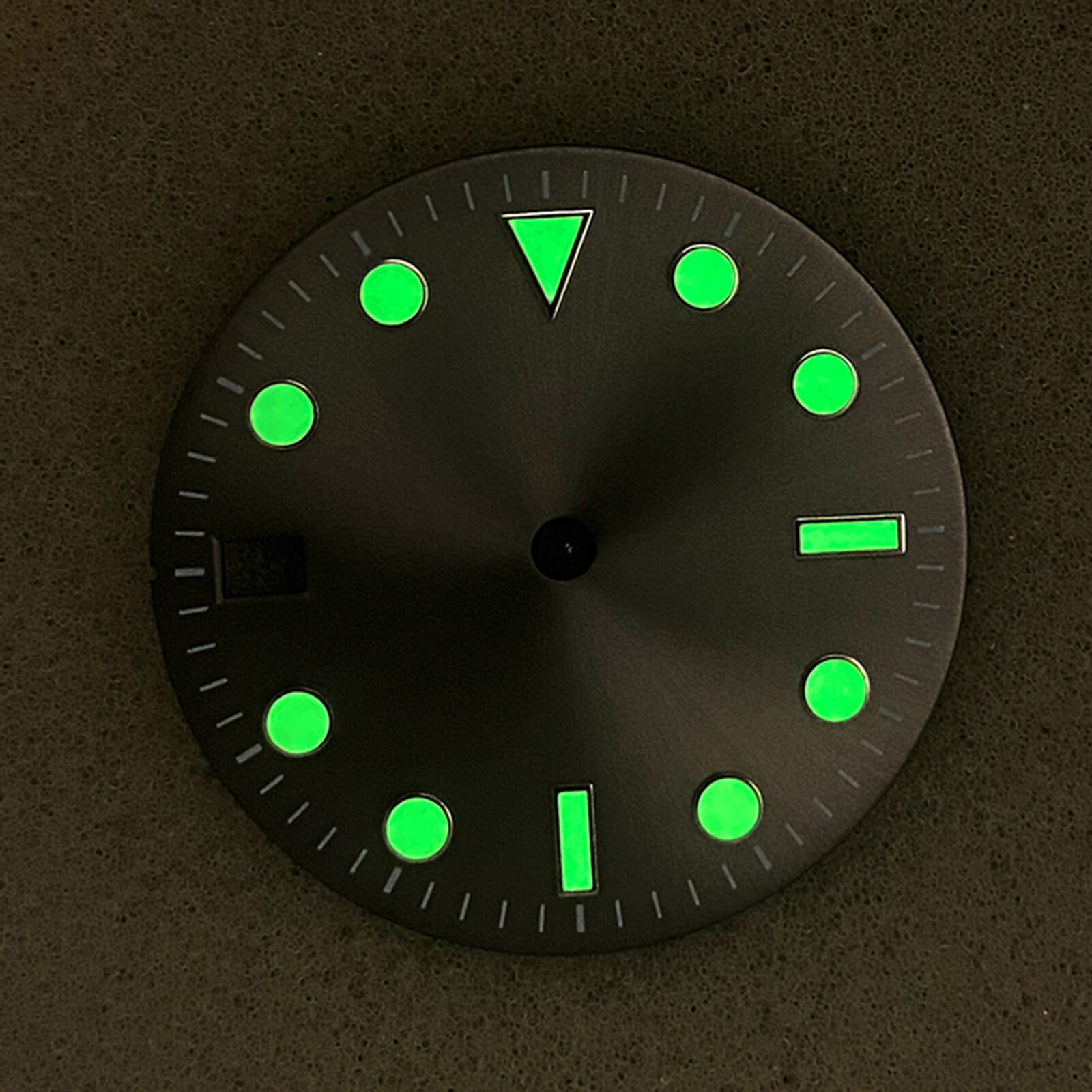 28.5mm Watch Dial 9 o’clock Calendar Dial Green Luminous for NH35 Movement