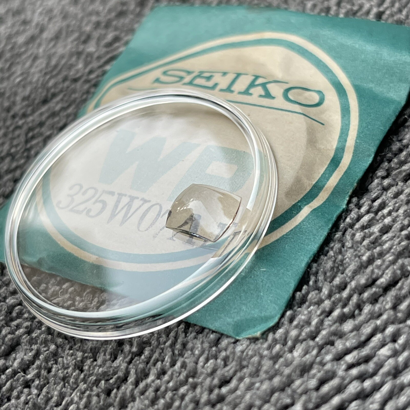 NOS GENUINE CRYSTAL FOR SEIKO 7622-9000/10 7625-8050/51/60/70/90/8130/40/8260/63