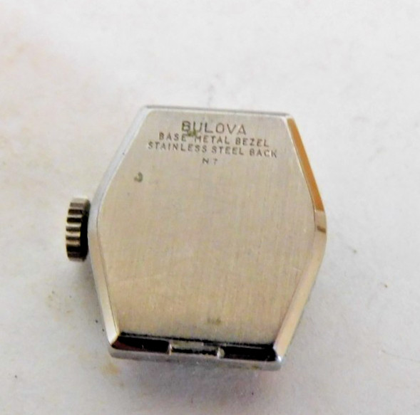 BULOVA 1081.10 17 JEWELS WATCH RUNNING. NEEDS CLEANING