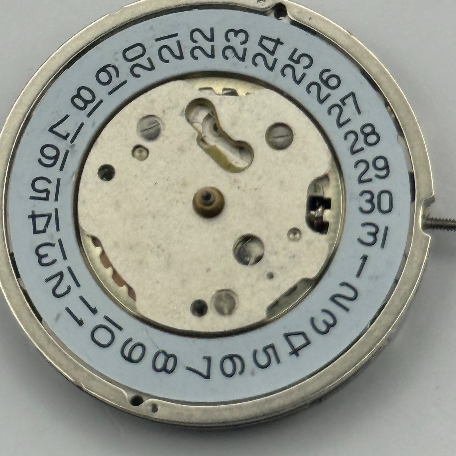 Ronda 5040.D Watch Movement Quartz Swiss 6 Jewels Vintage Parts Repair 28.6mm
