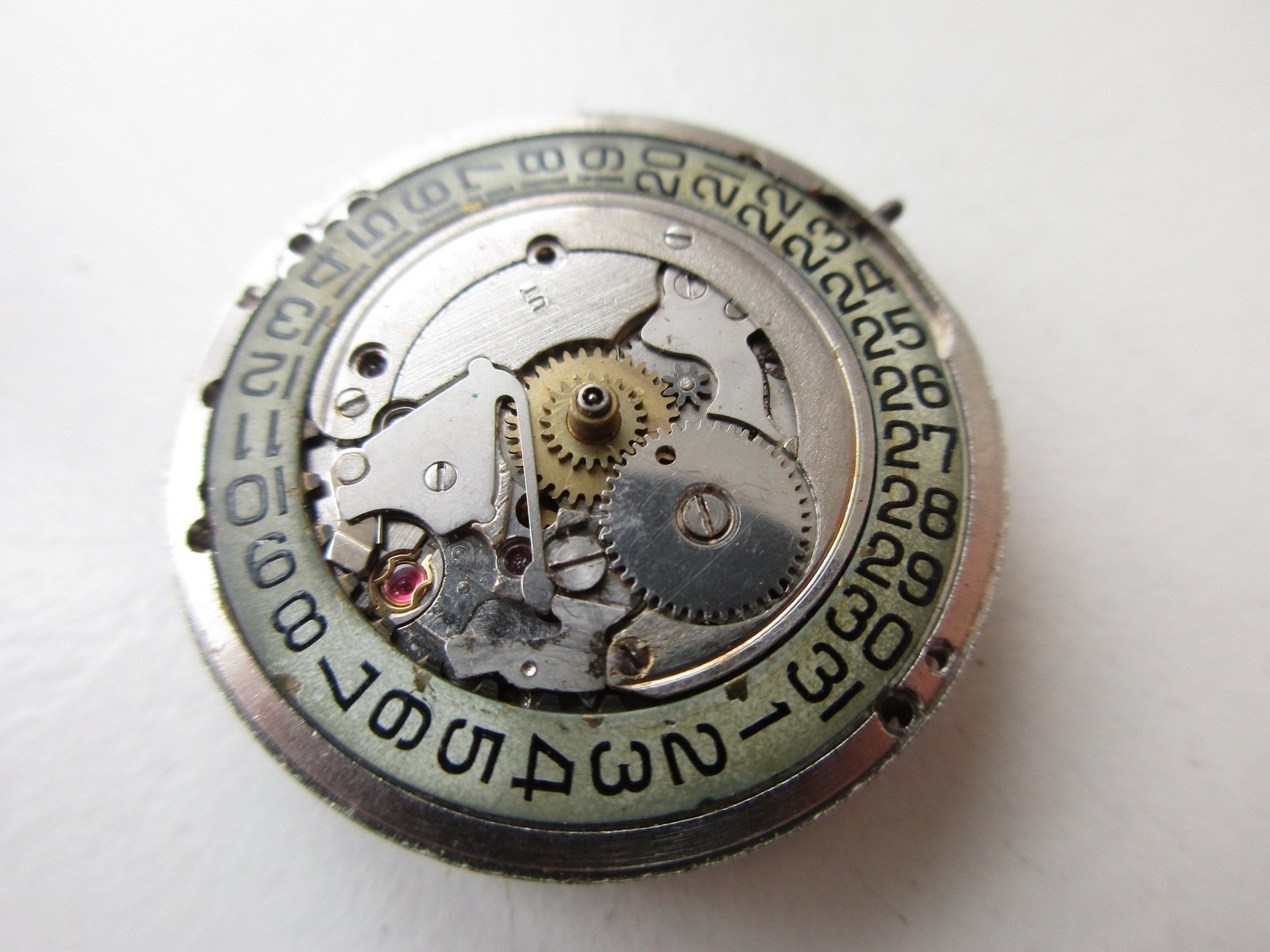 AS A. Schild cal. 1700/01 Swiss watch movement – date at 3 – running
