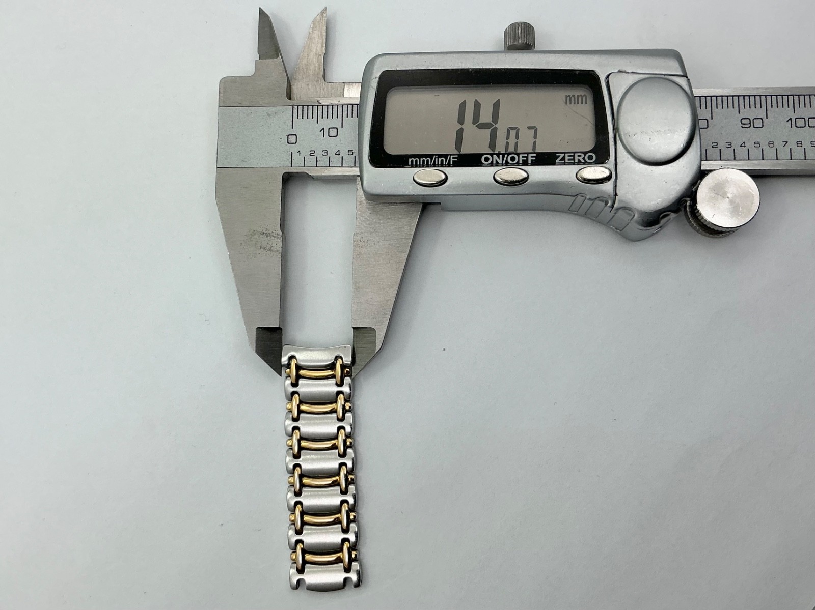 Movado CONTINUOUS Partial Band 81 E3 815 5 Stainless Steel and Gold Tone 14mm
