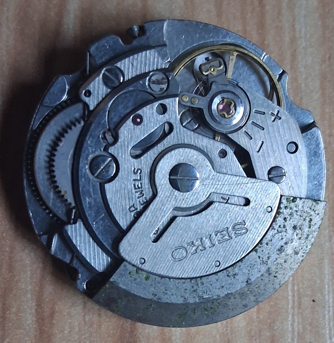 Seiko movement 6319A with day/date 21 jewels.