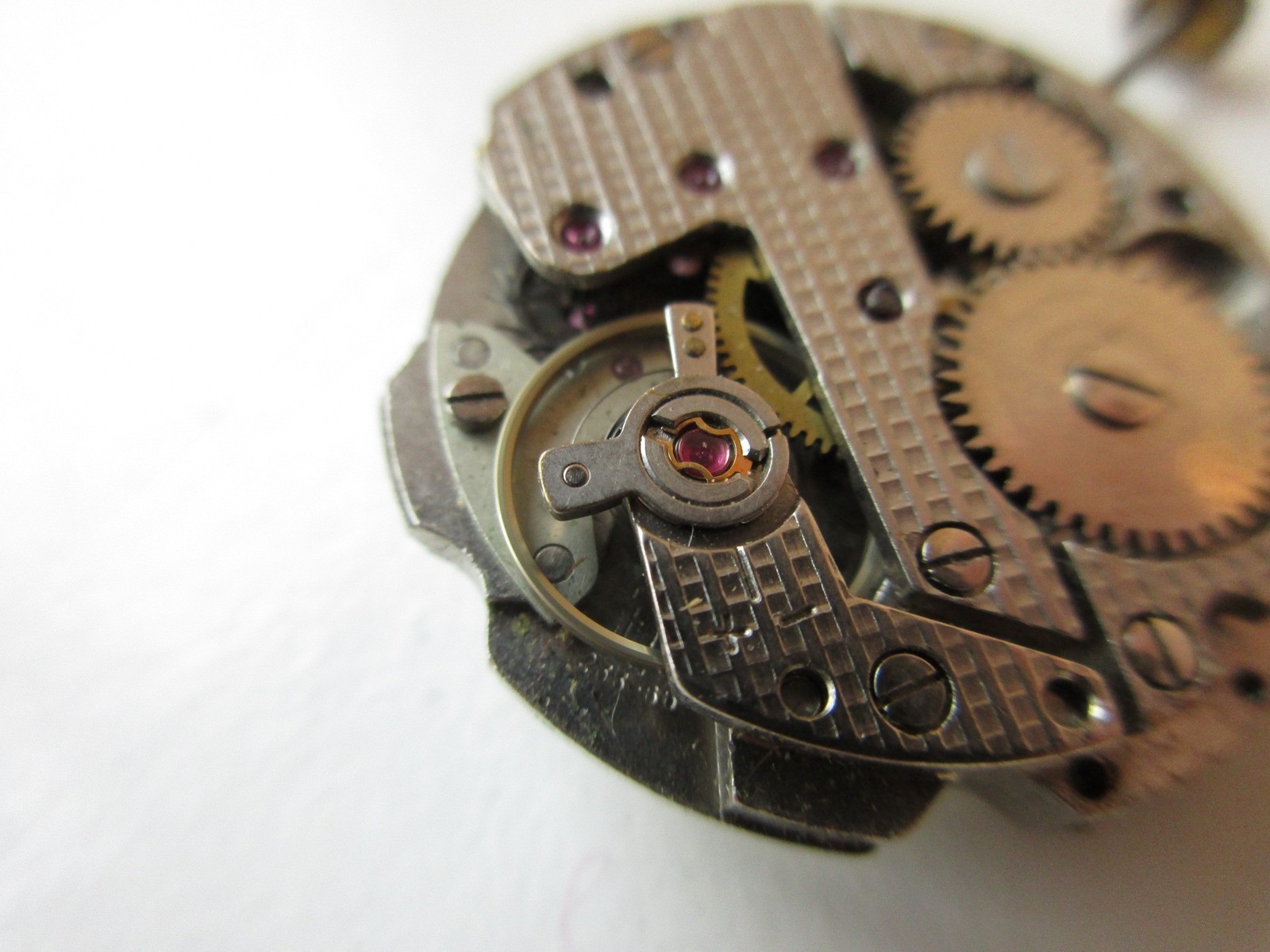 FE France Ebauche cal. 233-60 watch movement – date at 3 – running
