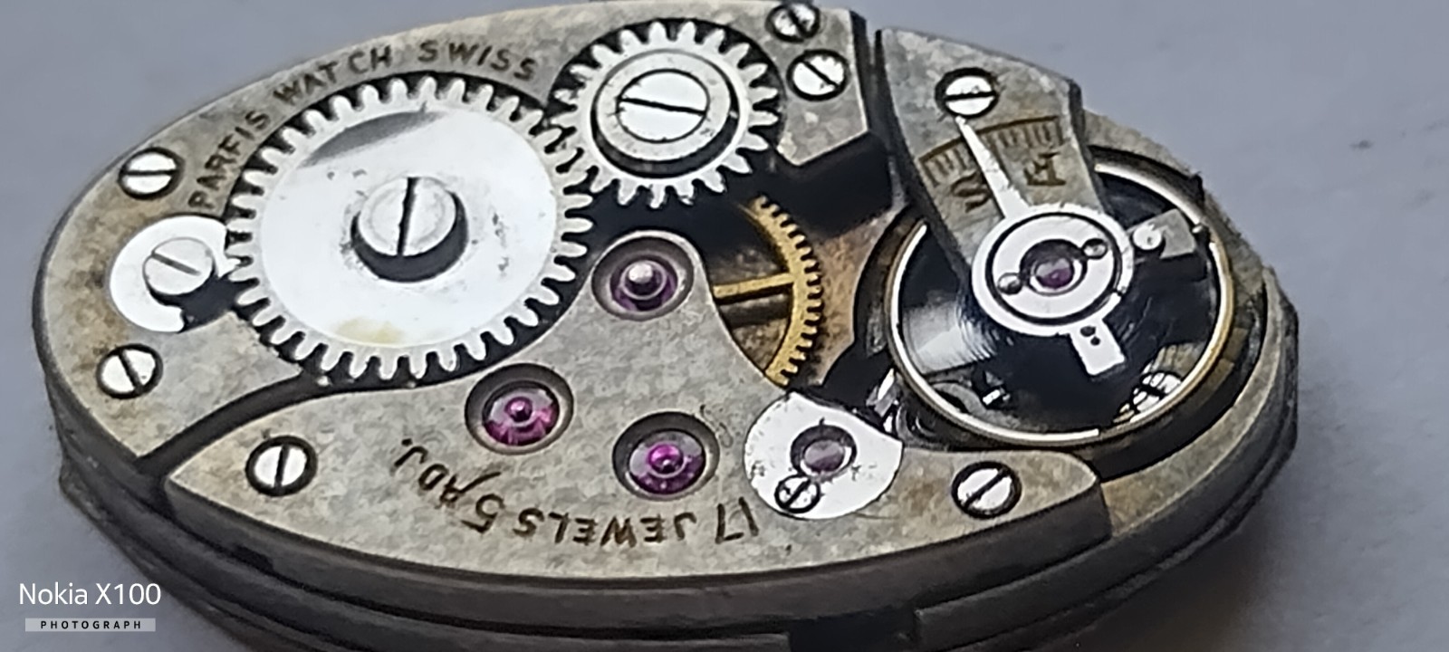 Hi grade Art Deco Parfis 17 j,5 adj.wristwatch movement