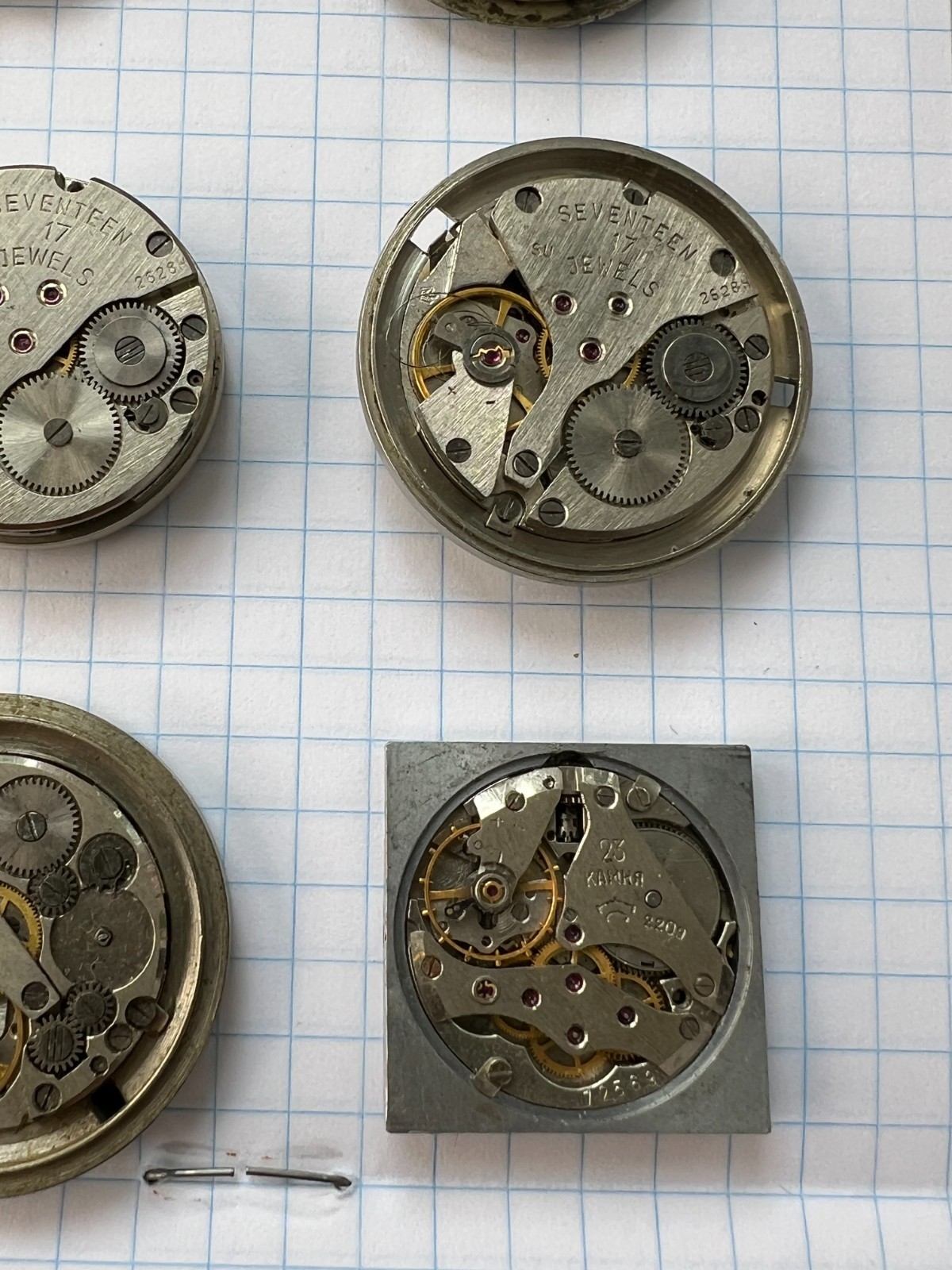 MOVEMENTS (25pcs) FOR MENS WRIST WATCH Raketa, Vostok, Slava etc. USSR for parts