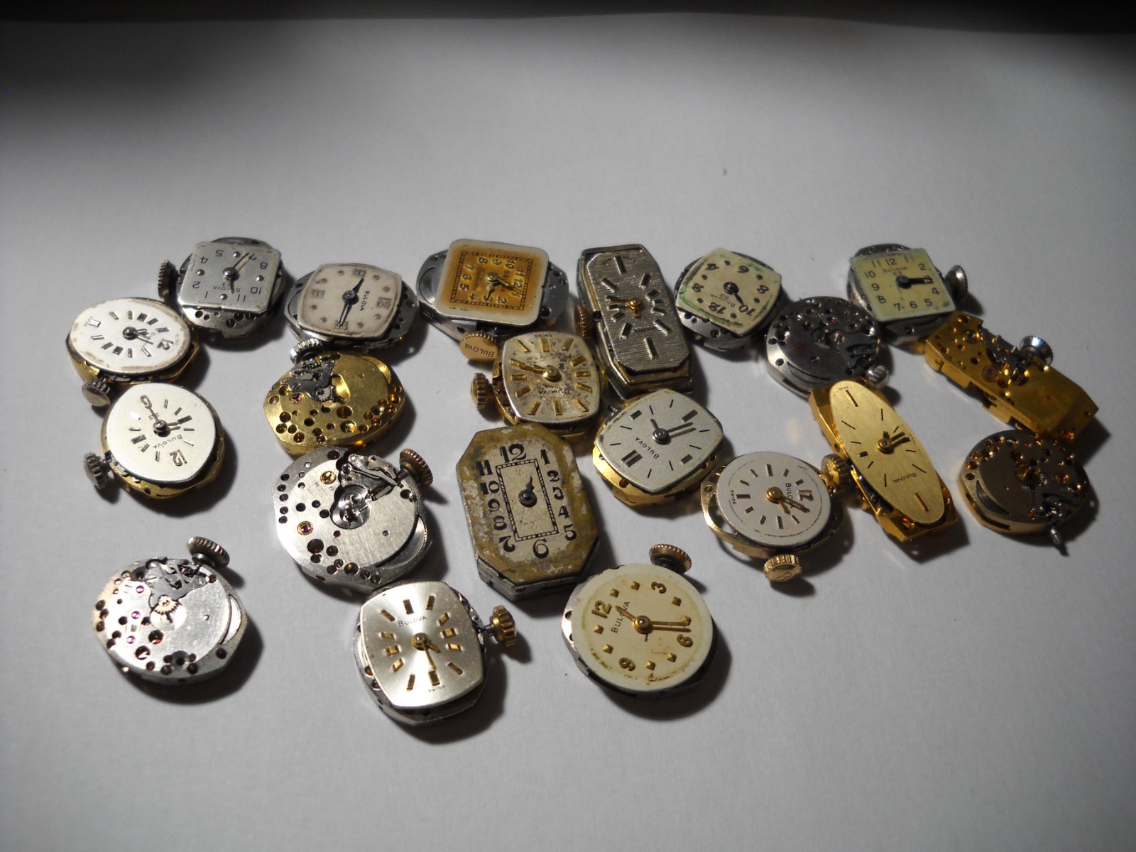 1154L Lot of 21 piece BULOVA movments 17-21-23 jewels some of it working