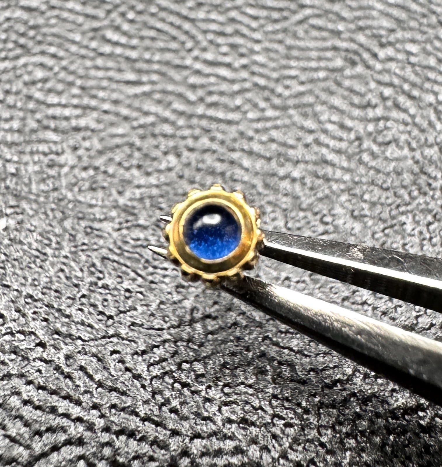 Genuine Cartier Crown Gold Plate With Blue Sapphire Stone 3.4 mm C1