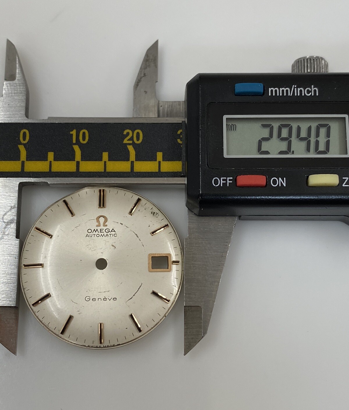 Original Omega Caliber 565 Silver/Gold Stick Date @3 Dial
