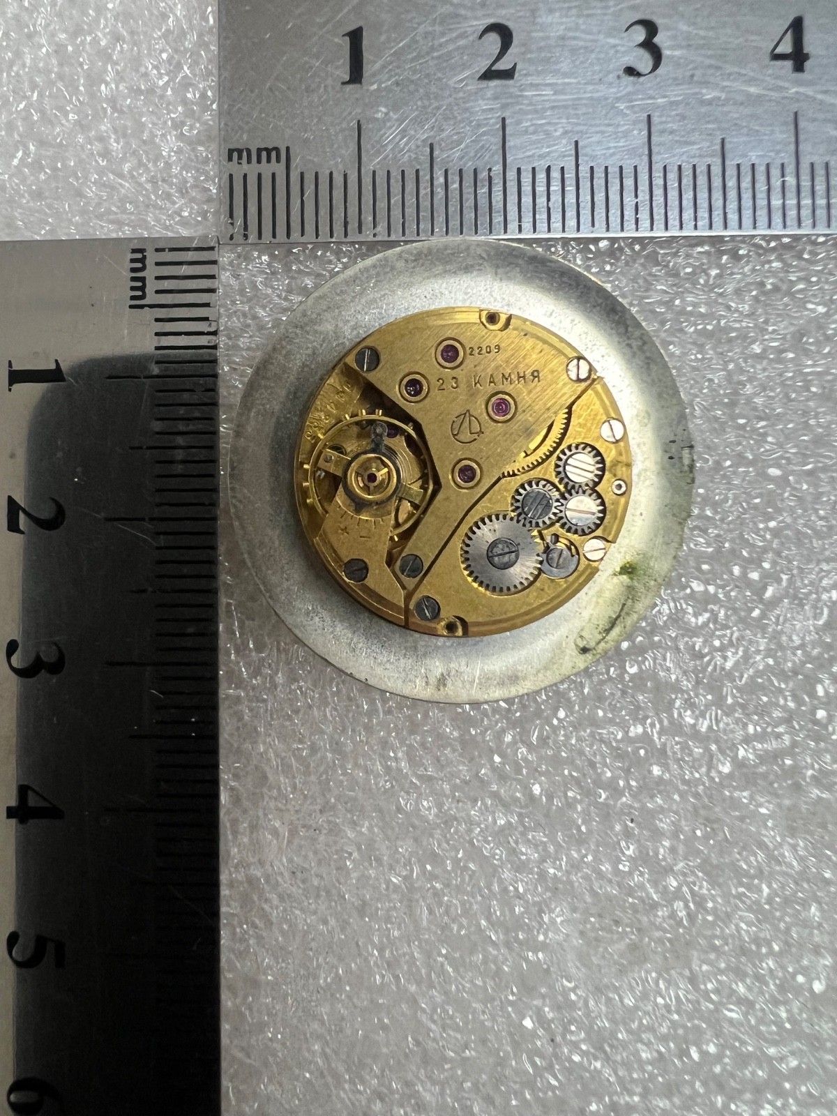USSR LUCH movement 2209 caliber Gold Plated watch mechanism. FOR PARTS .