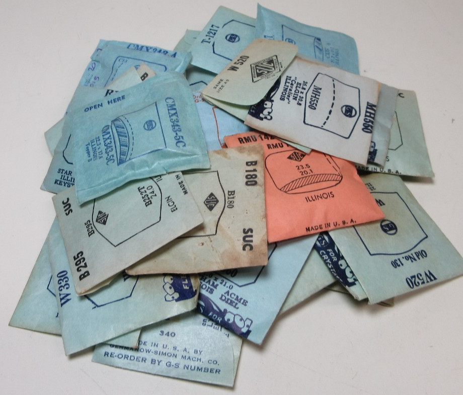 LOT OF G.S SUC MENS ILLINOIS WATCH CRYSTALS ASSORTED NEW OLD STOCK FLEXO #18