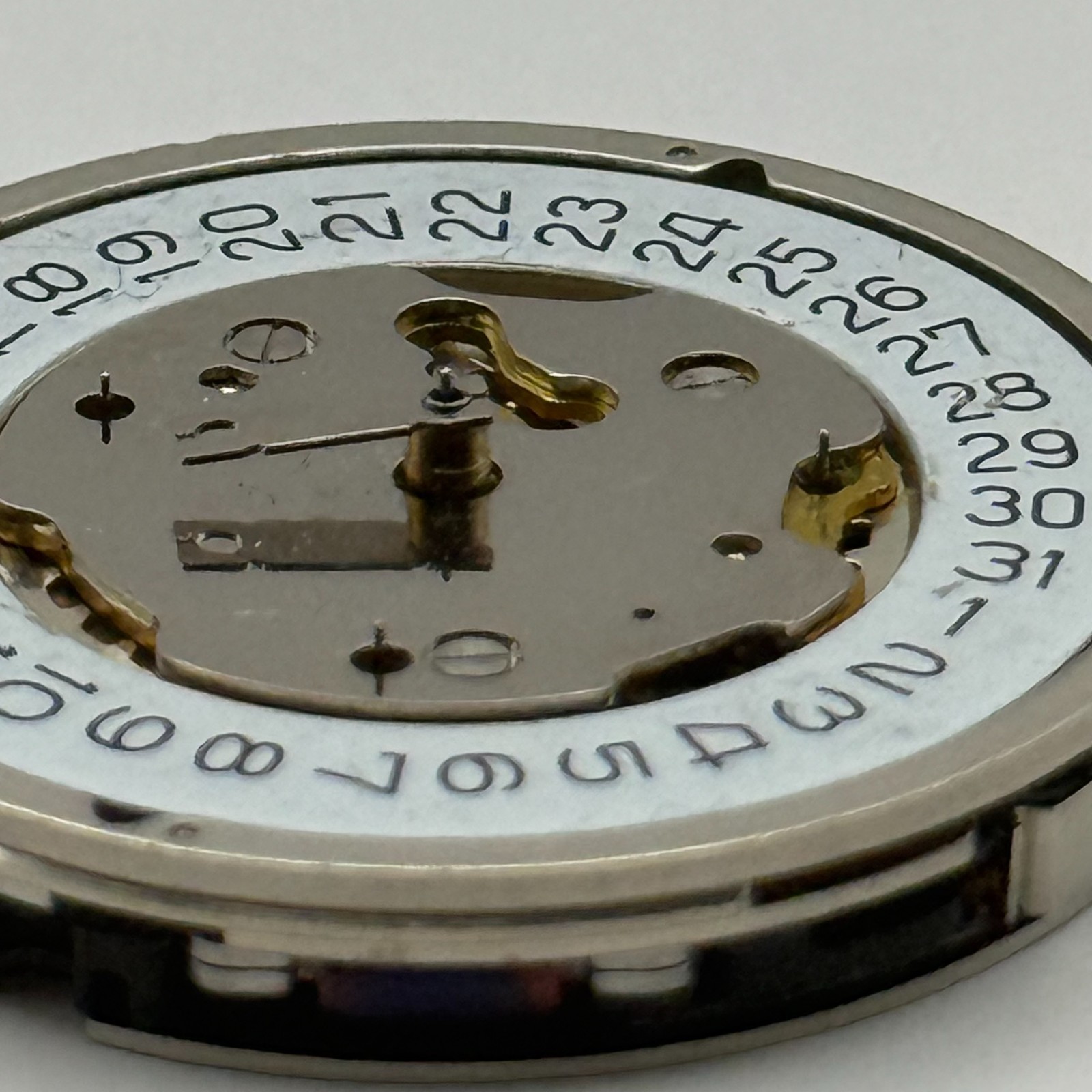 Ronda 5040.D Watch Movement Quartz Swiss Date 6 Jewels Vintage Parts 28.5mm