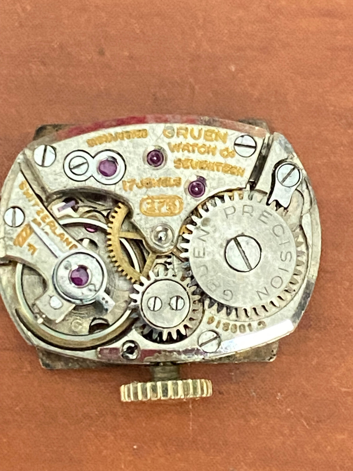 VINTAGE LADIES GRUEN WRIST WATCH MOVEMENT, CAL. 275, KEEPING TIME, 17 JEWEL