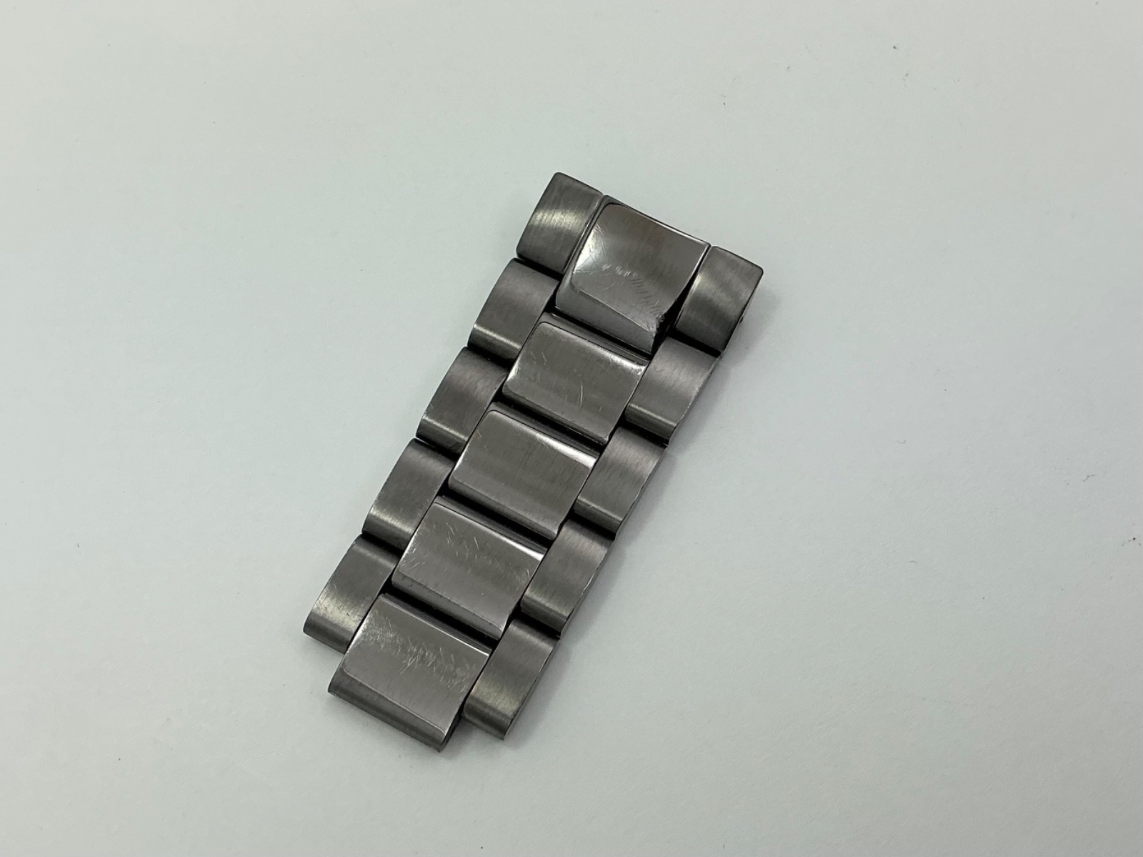 Bulova Model 98B337 Caseback C9692080 Gunmetal CONTINUOUS Partial Band
