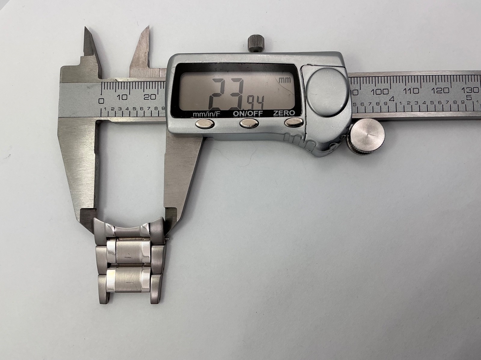 Citizen Caseback E660-R012886 CONTINUOUS Partial Band Titanium