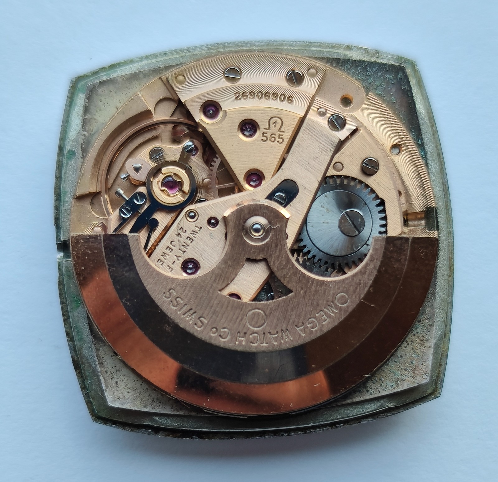 Vintage Omega Automatic Cal 565 Watch Movement , balance moves.