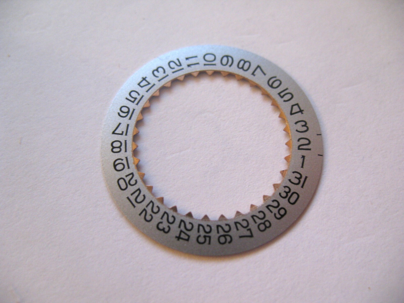 OMEGA 1000 DATE DISC BLACK NUMBERS ON SILVER 3 O’CLOCK PART 1582-A
