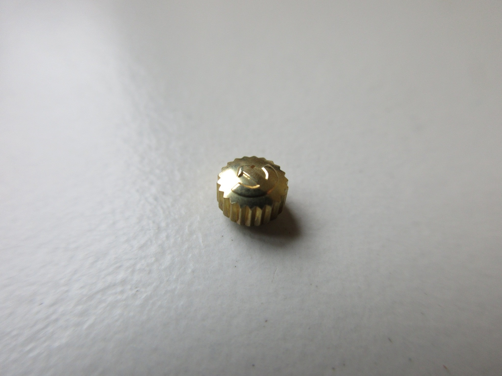 Rado N.O.S. yellow-plated watch crown ø 4.4 mm ~ stem thread 0.9 – 2.5 mm high
