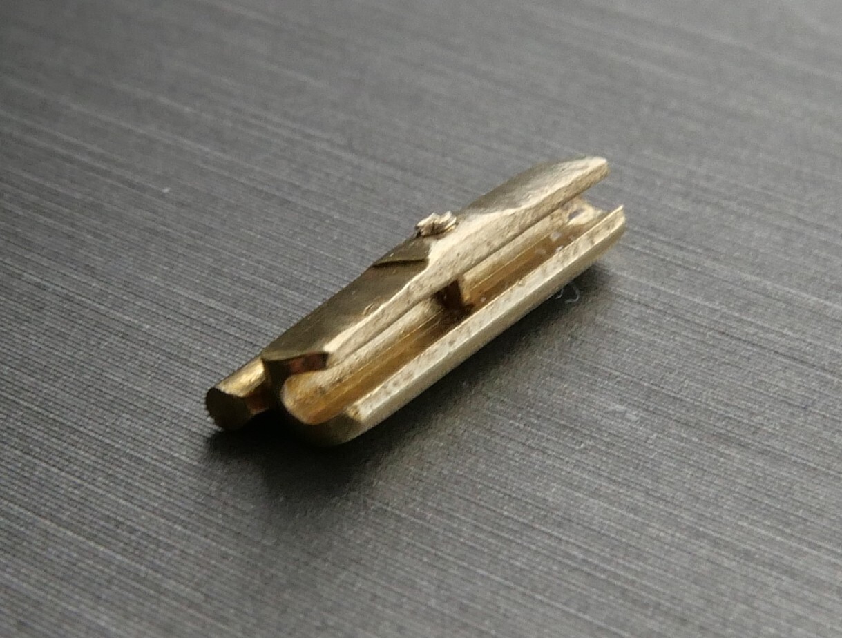 18K YELLOW GOLD PIAGET POLO HALF LINK