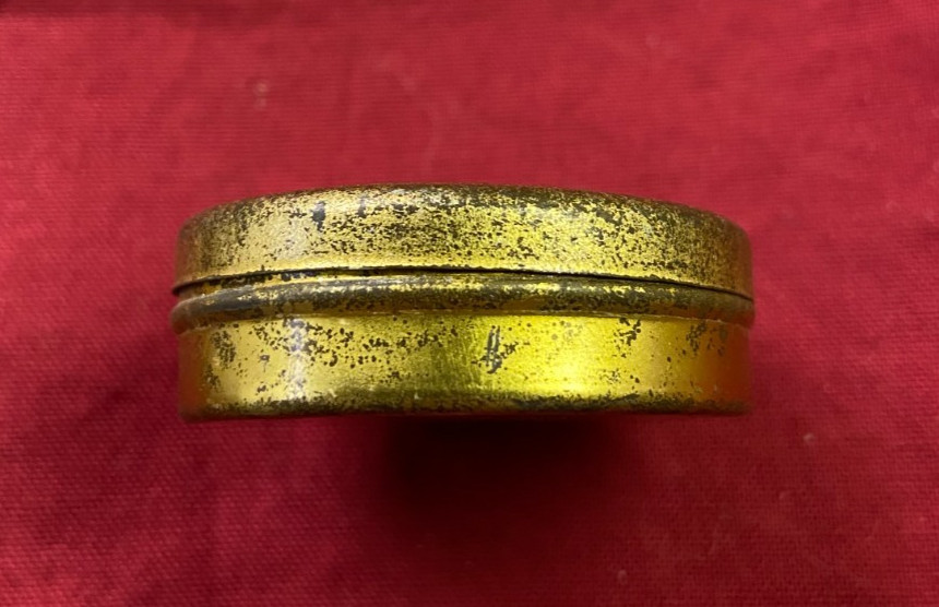 Old Vintage 1 1/2″ Pocket Watch Dust Protector Tin or Snuff Box? B22