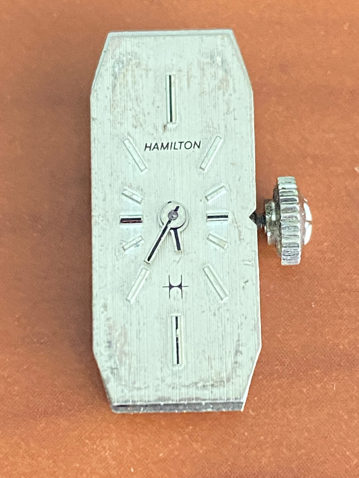 VINTAGE LADIES WRIST WATCH MOVEMENT, CAL. 609, KEEPING TIME, 17 JEWEL