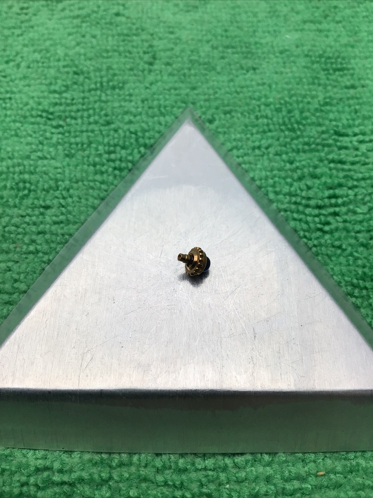 Cartier Gold Crown With Blue Stone, 4.50 T.10