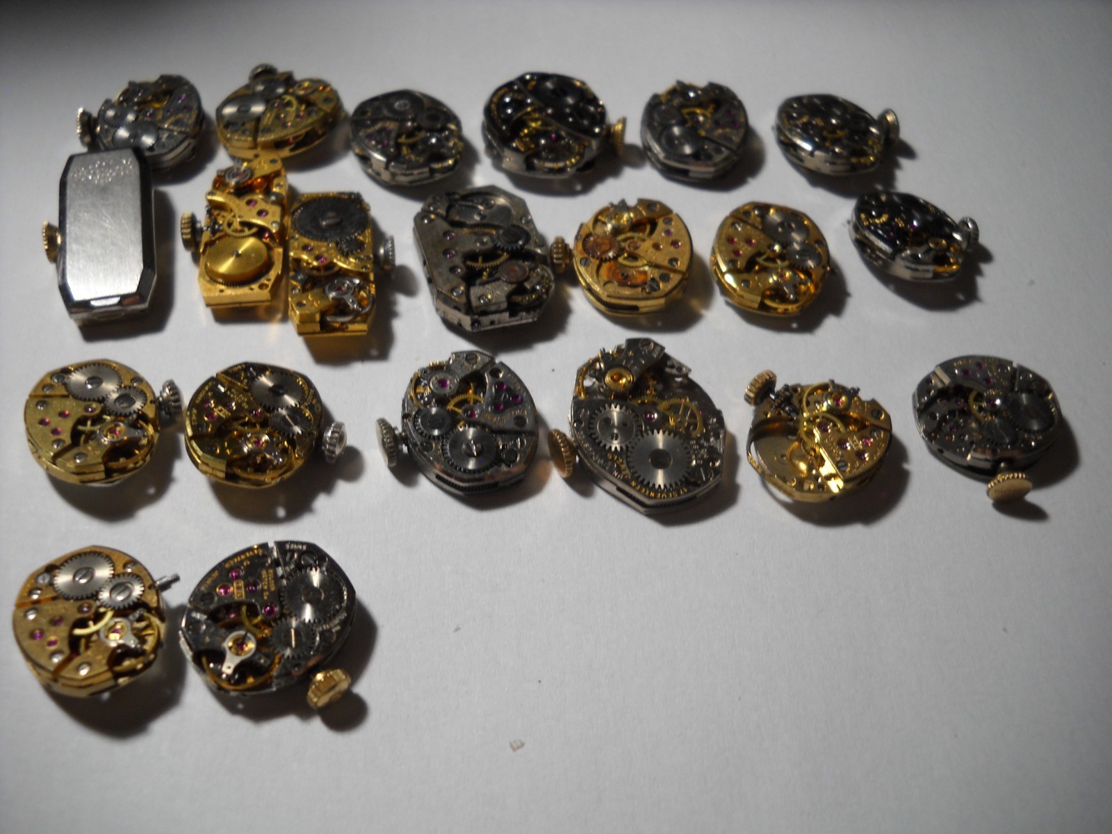1154L Lot of 21 piece BULOVA movments 17-21-23 jewels some of it working