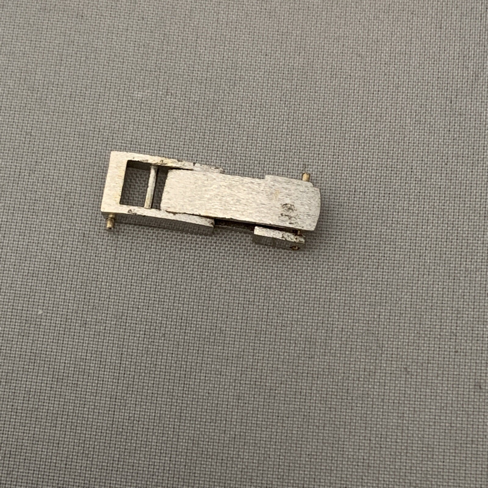 18k White Gold Stamped 750 Folding Clasp Buckle Bark Finish 5 mm Rare Vintage