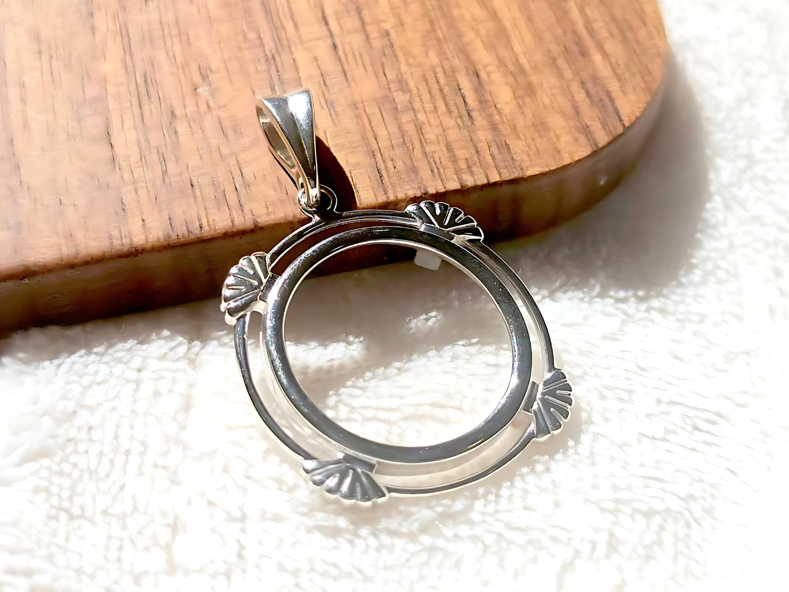 925 Sterling Silver Prong Back Clamshell Edge Bezel for 22mm Nickel 5 Cent Coins