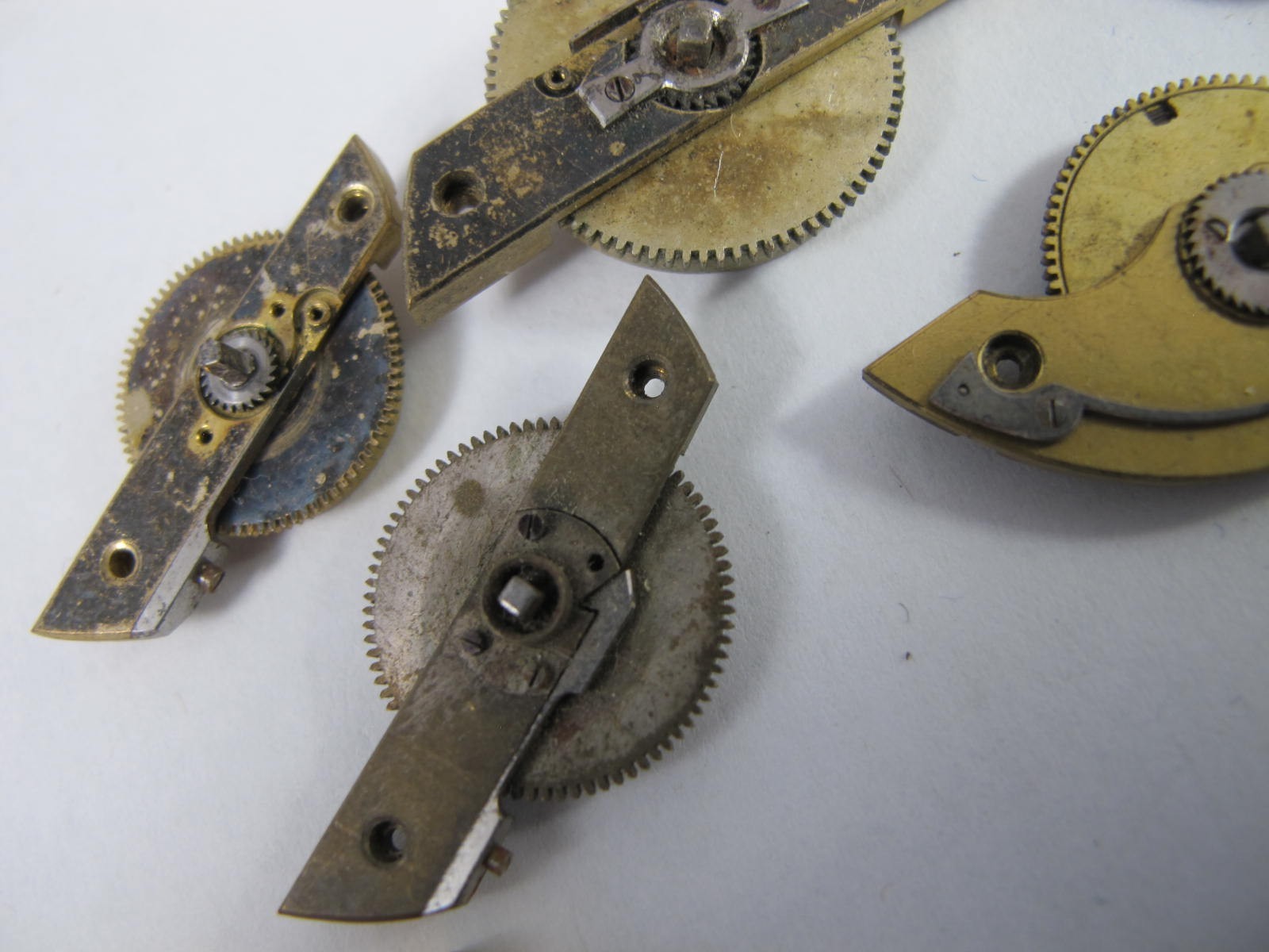 ANTIQUE GROUP OF MAINSPRING BARRELS AND BRIDGES FOR OLD POCKET WATCHES 89 PIECES