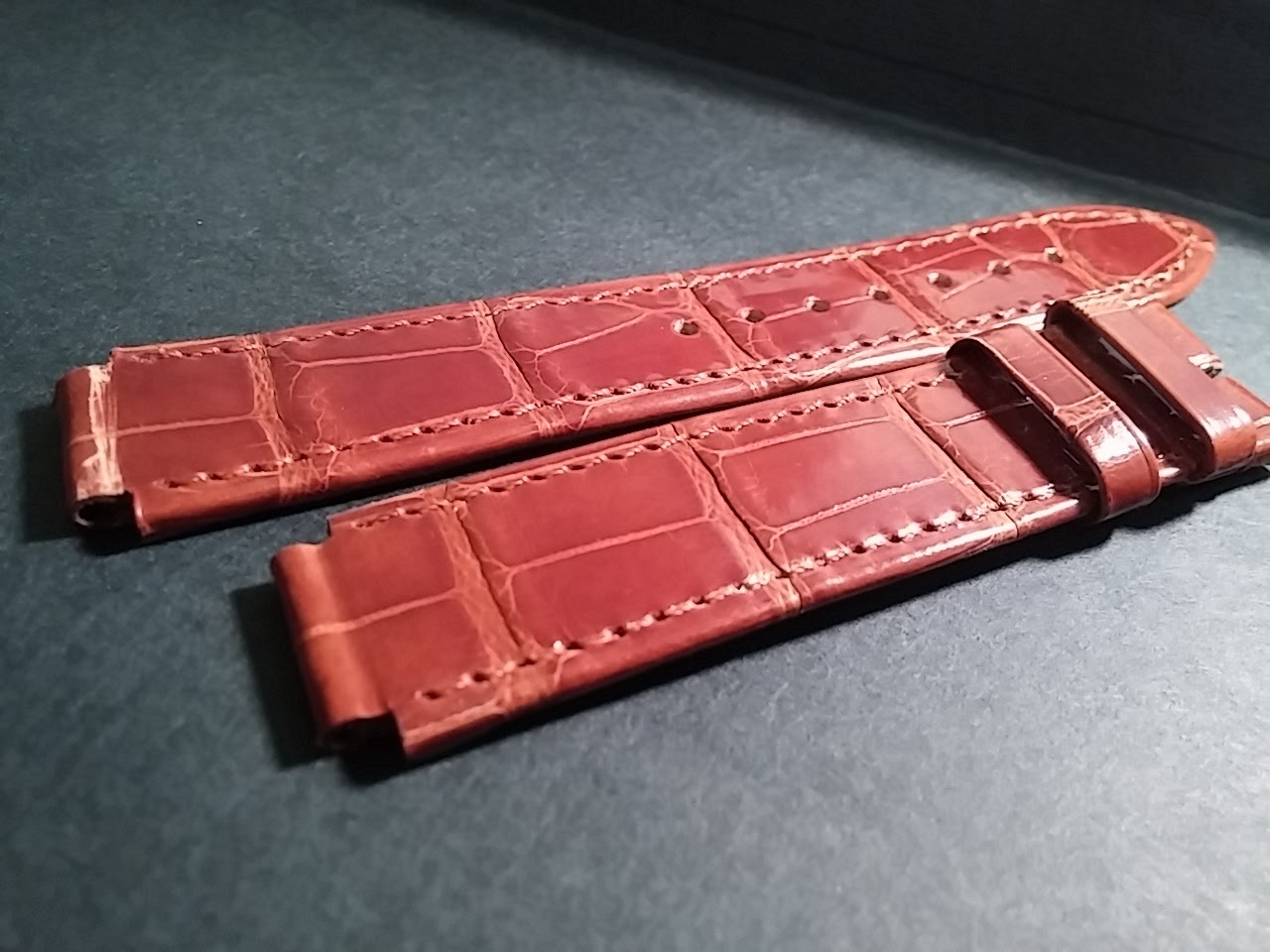 Milus alligator band- SHINY BROWN–scuff- 15mm (at watch) x 18mm at buckle