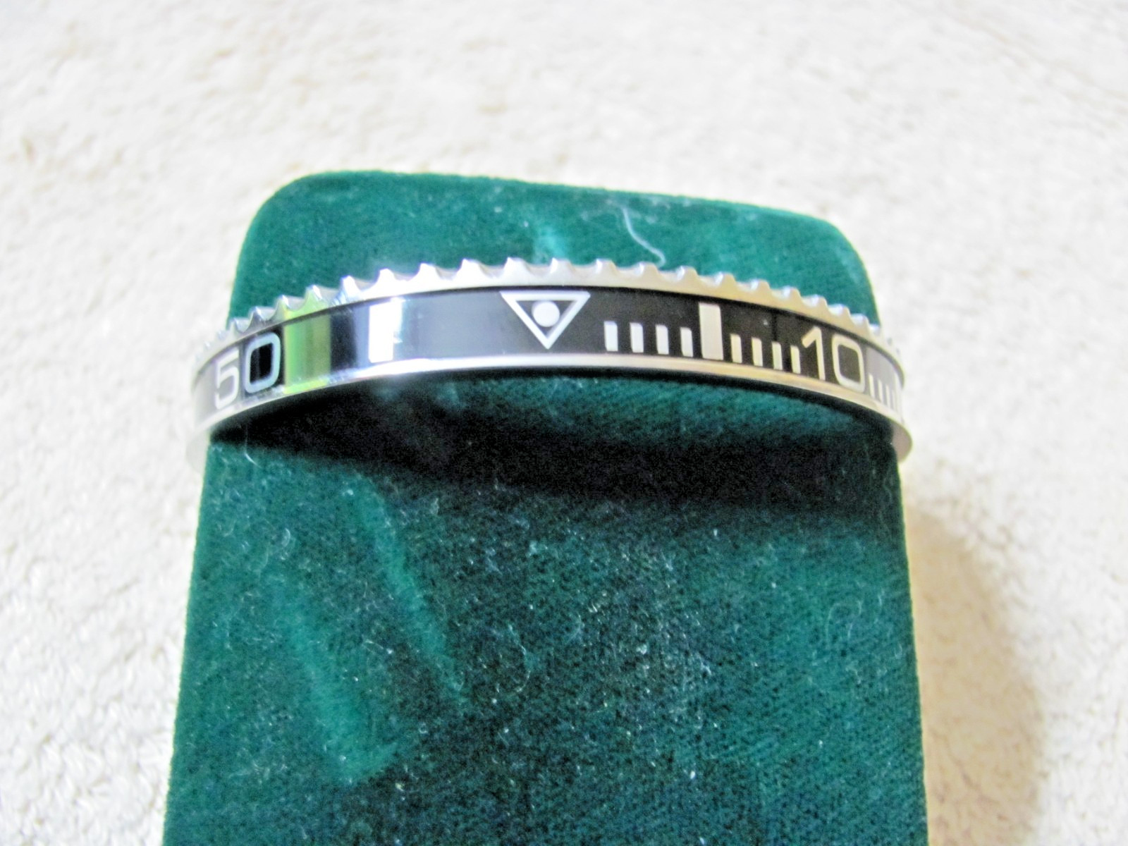 ROLEX SUBMARINER STYLE, BEZEL STAINLESS STEEL, BLACK INSERT, MEN’S CUFF BRACELET