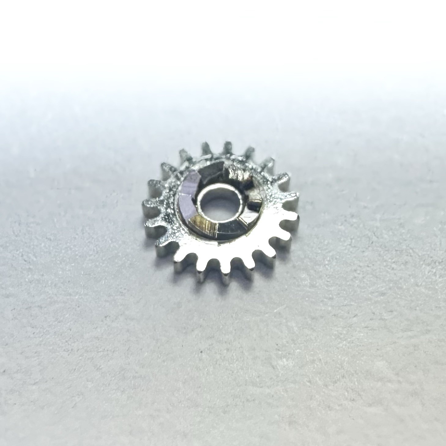 283 805 NOS ORIGINAL WINDING PINION FOR SEIKO 4005 4006 BELL MATIC