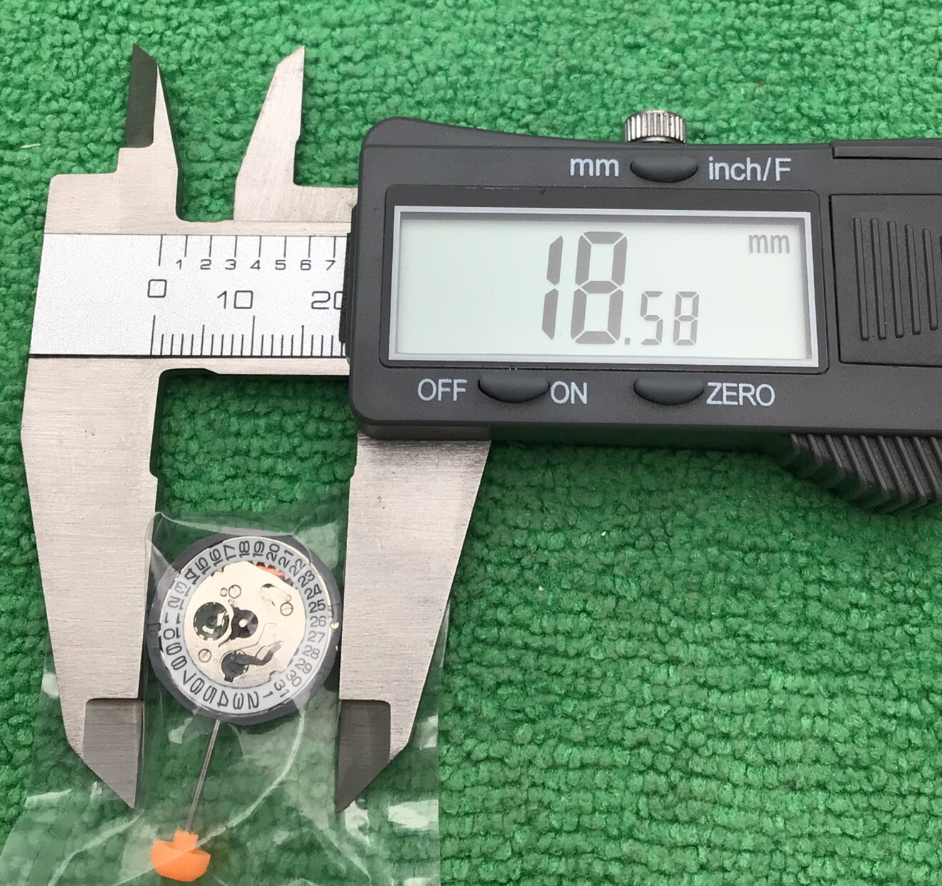 Genuine Miyota 1L15 Quartz Movement With Stem, Date at 3, NOS