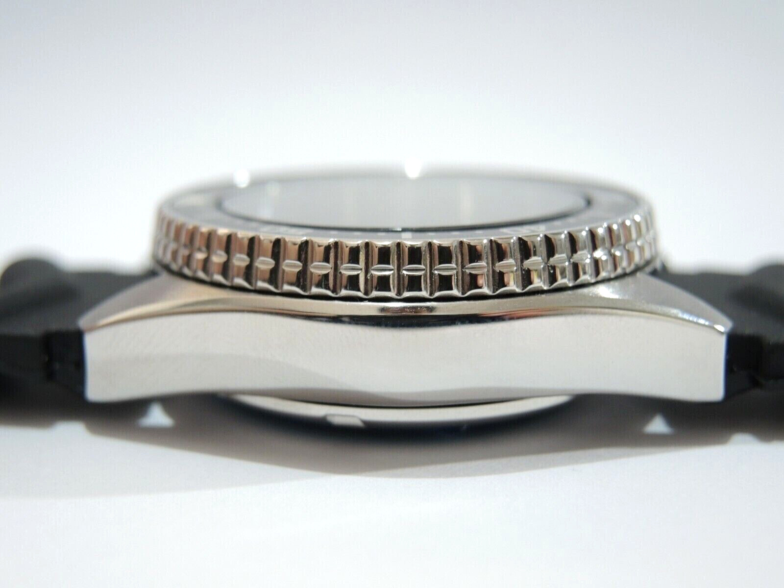 NEW STAINLESS BLACK CASE,CROWN,DIAL,HANDS,STRAP MEDIUM DIVERS SKX015 (7S26-0030)