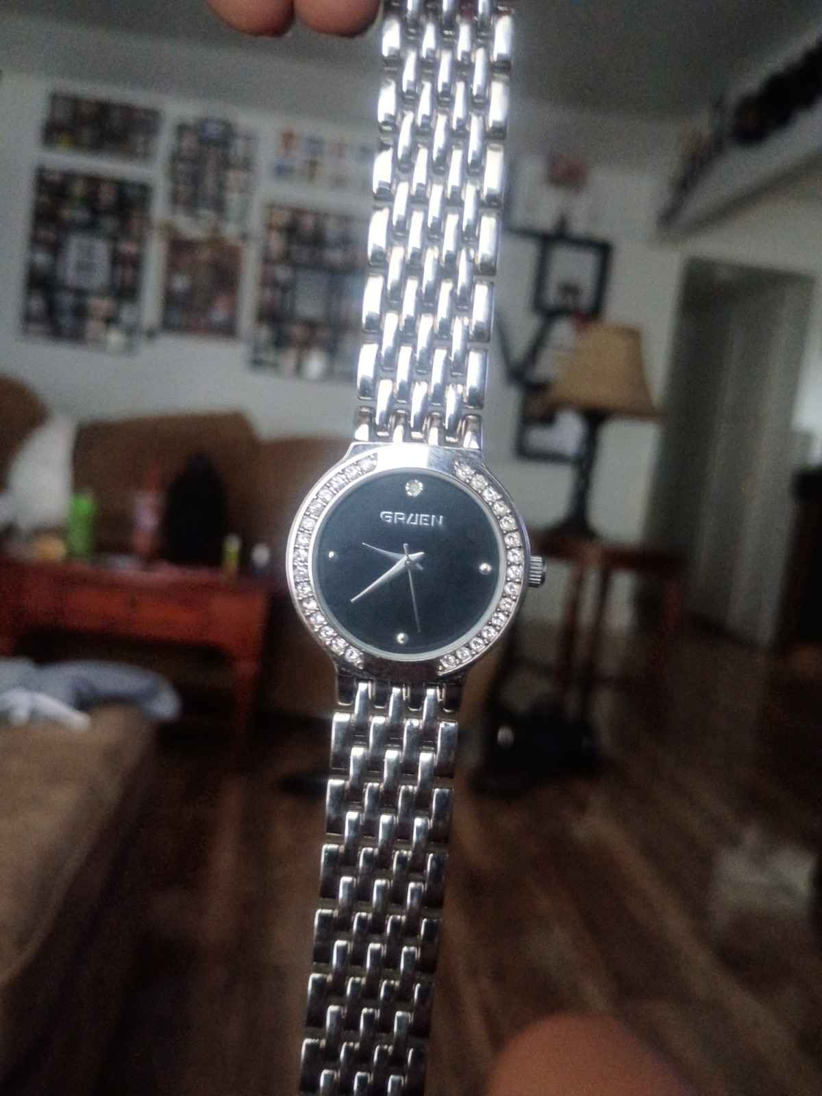 Nice Hard to Find – GRUEN Ladies Watch with Beautiful Bezel – Silver Tone – MZB