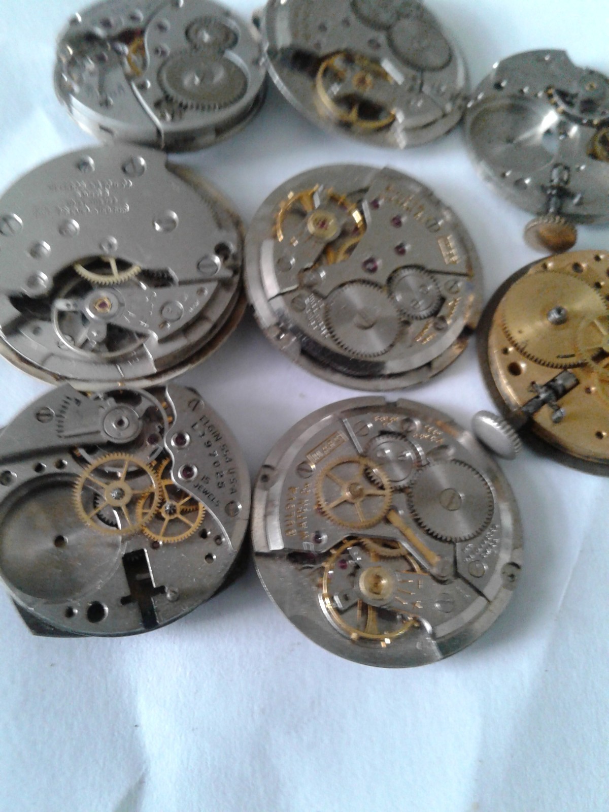 LOT OF 20+ MEN LADIES WATCH MOVEMENT FOR PARTS. CROTON BULOVA ELGIN HELBROS