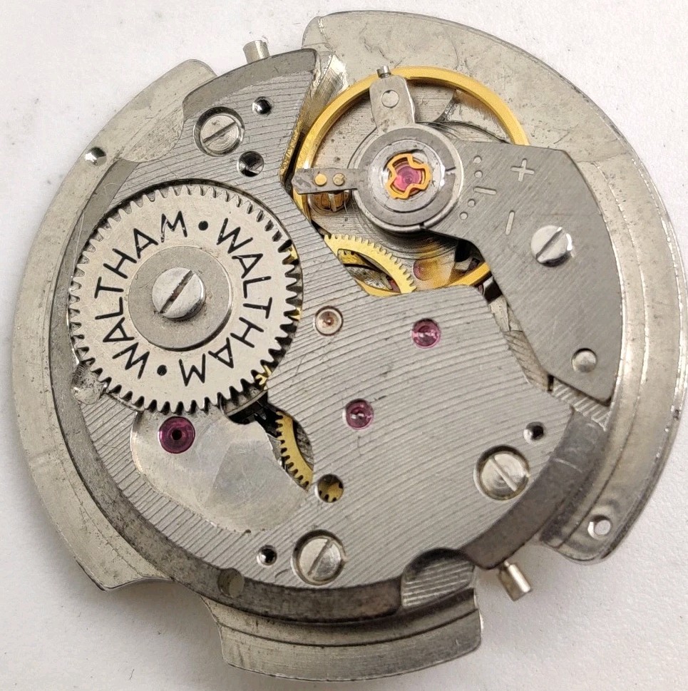Vintage Waltham UTC 33 High Grade 17 jewel watch movement runs For Repair