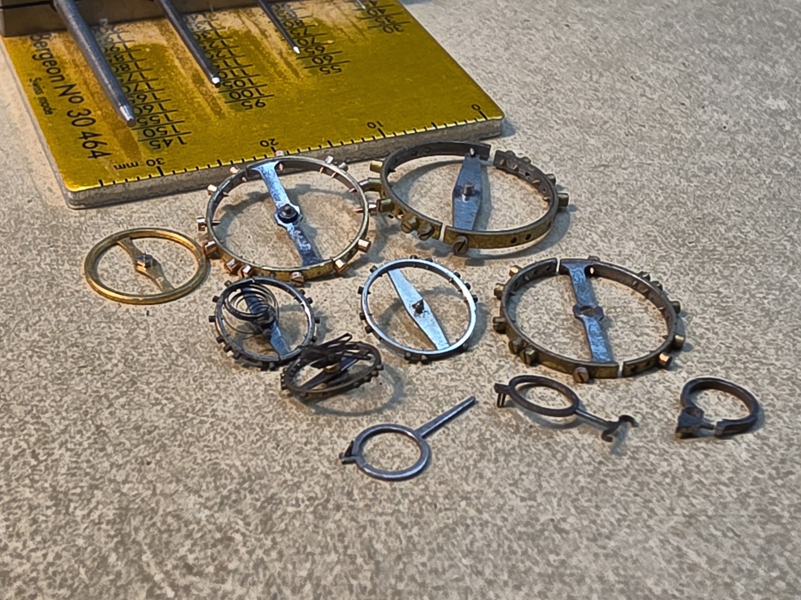 Lot Of Mixed American Pocket Watch & Bracelet Watch Balance Wheels Parts Spares