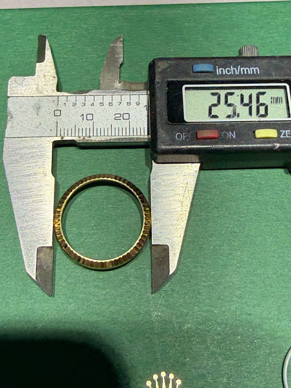ROLEX FACTORY 18K FLUTED BEZEL FOR LADIES 26MM MODELS