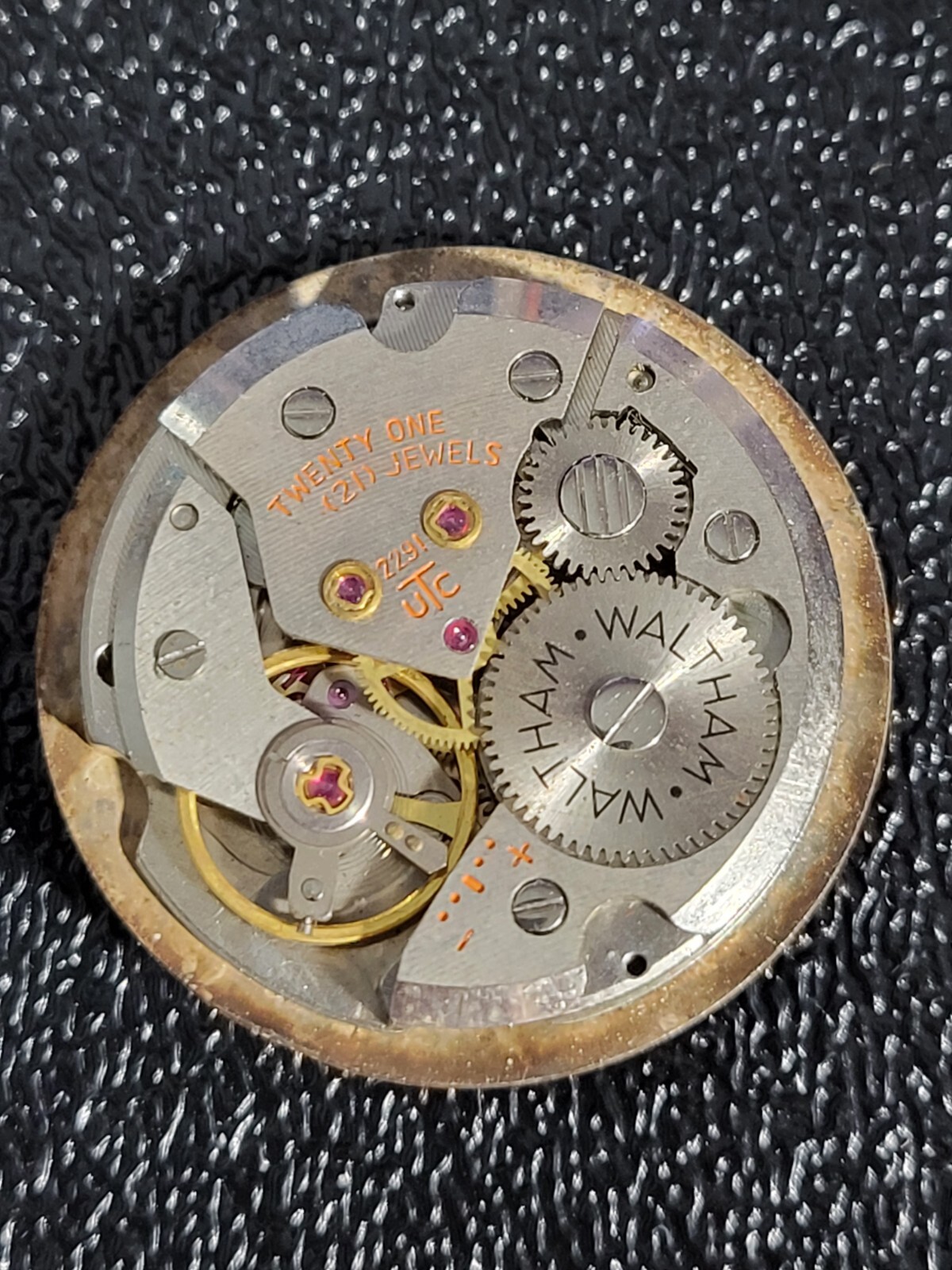 LOT WALTHAM BENRUS HELZBERG MOVEMENTS VARIOUS CONDITIONS / COMPLETION = W1/7