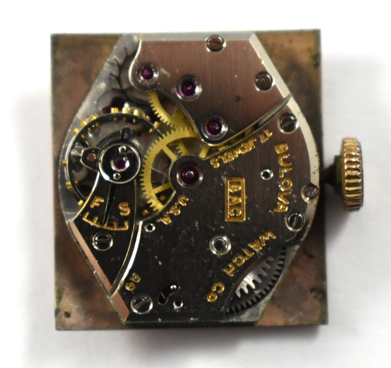 Vintage Bulova Hand Wind Mechanic 17J 8AC Wrist Watch Movement lot.t