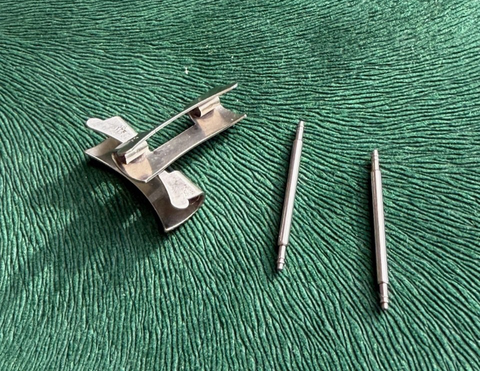 2 ea Genuine Rolex 501B endlinks with springbars