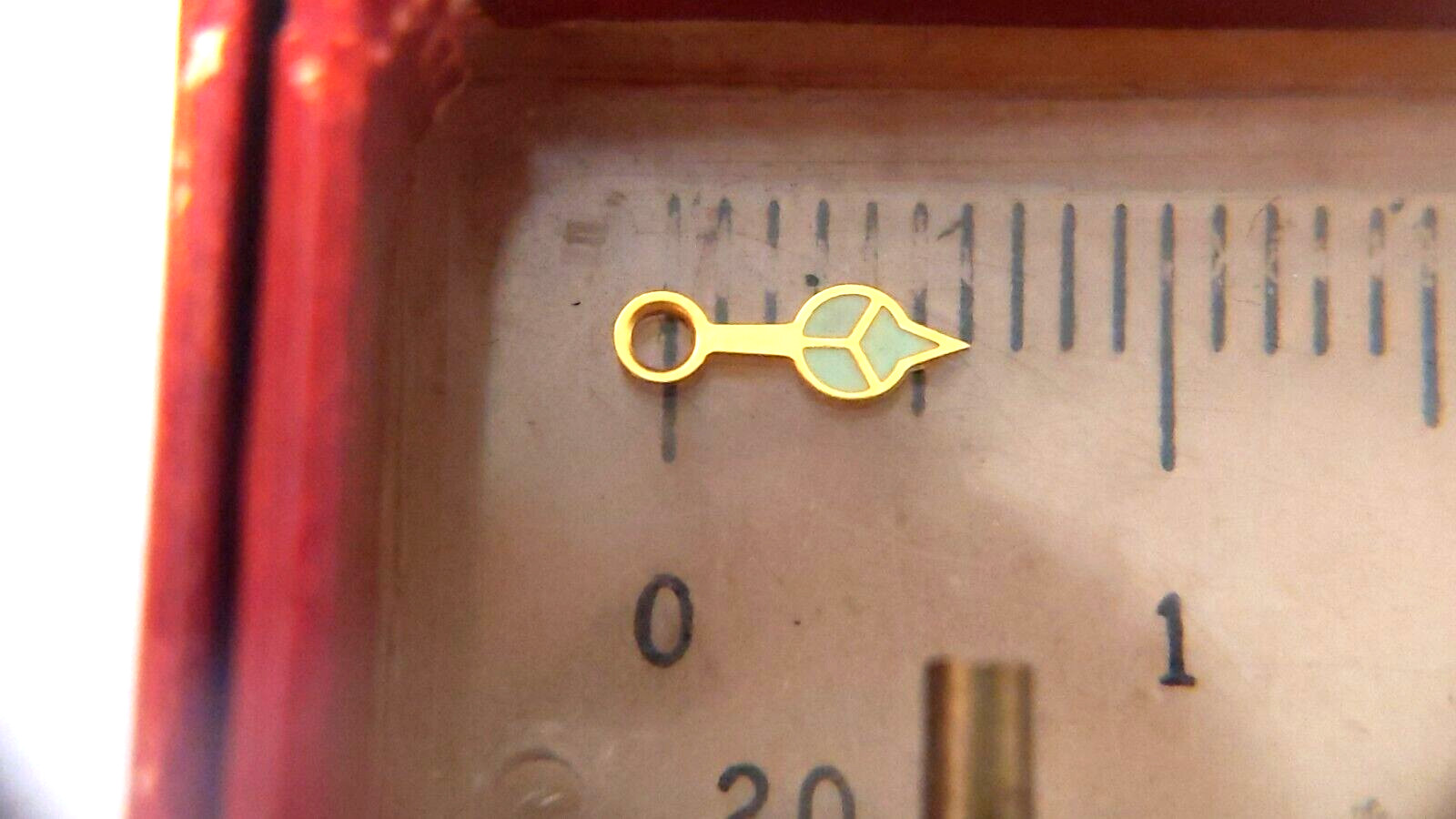 Unbranded YELLOW HOUR HAND 120 HOLE, 6mm length (from center of hole) green lumi