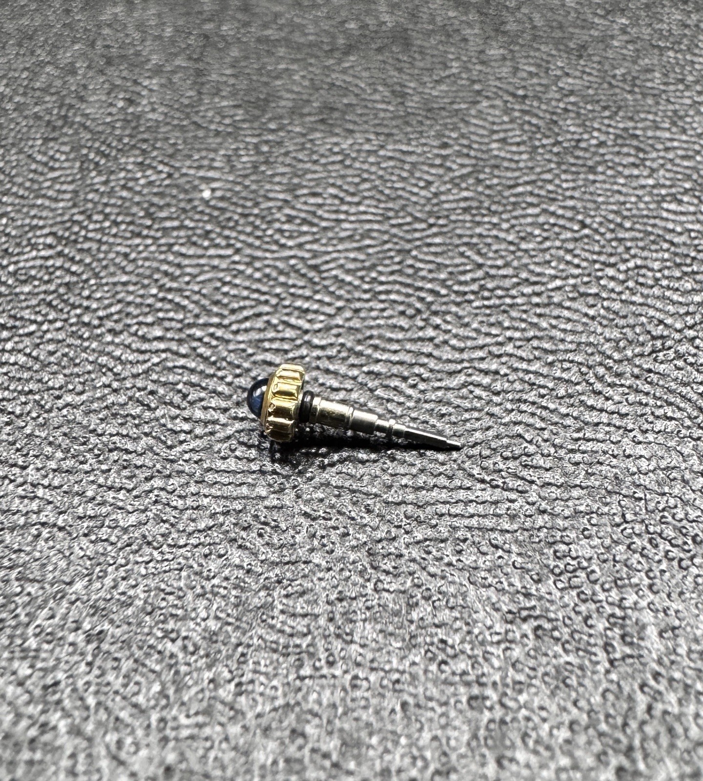 Genuine Cartier Crown Gold Plate With Blue Sapphire Stone 3.4 mm C1