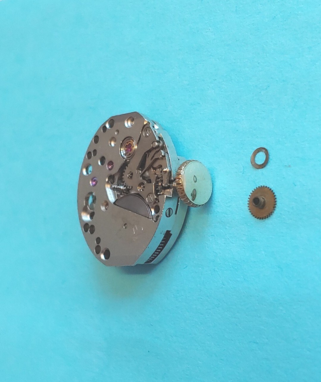 Wyler WL 139- 17 Jewel Watch Movement And Gold Crown. Sets & Runs. All Original