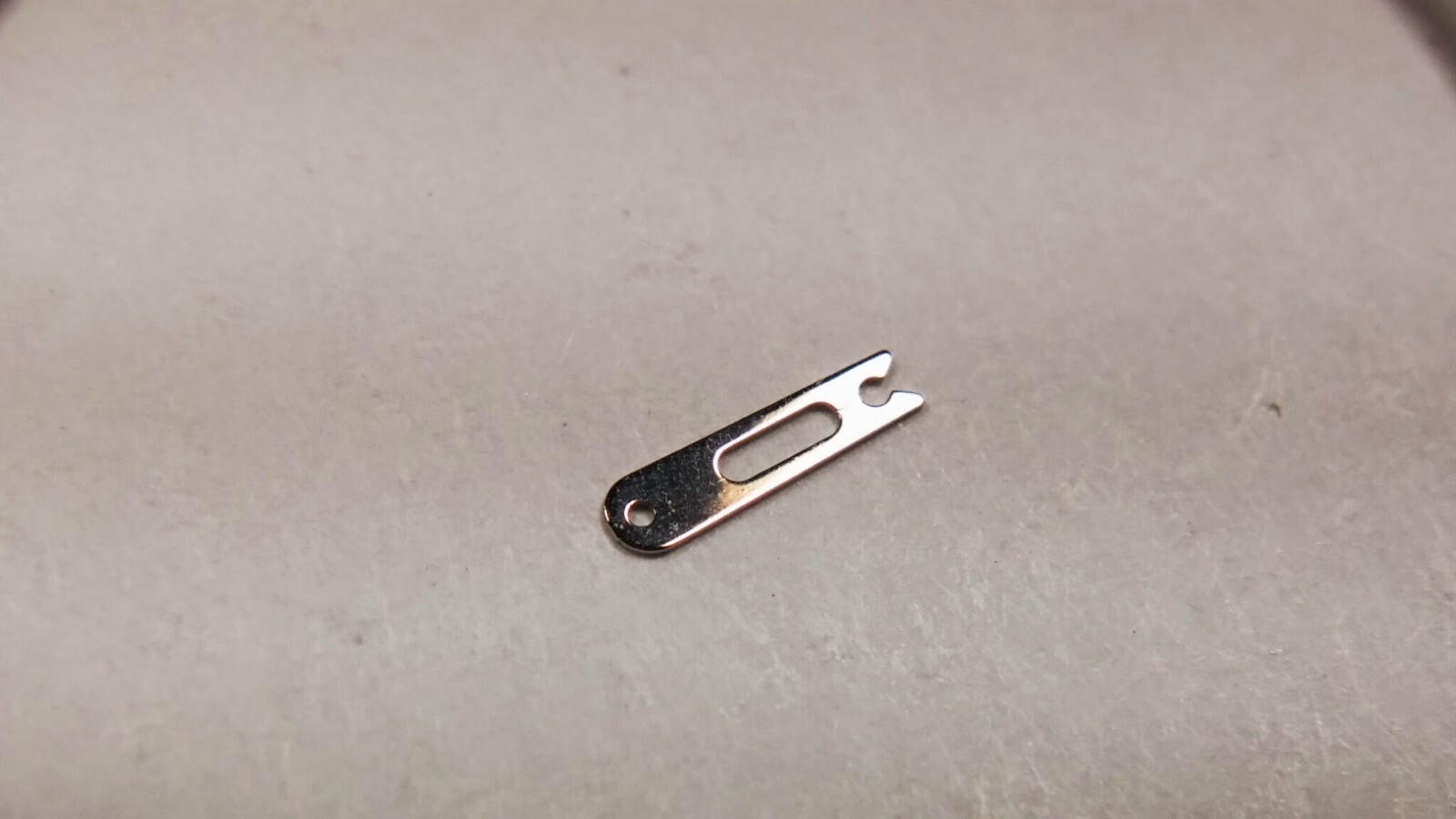 Genuine Rolex part parts 3135 560-2 axle clip, NOS, 1 per order