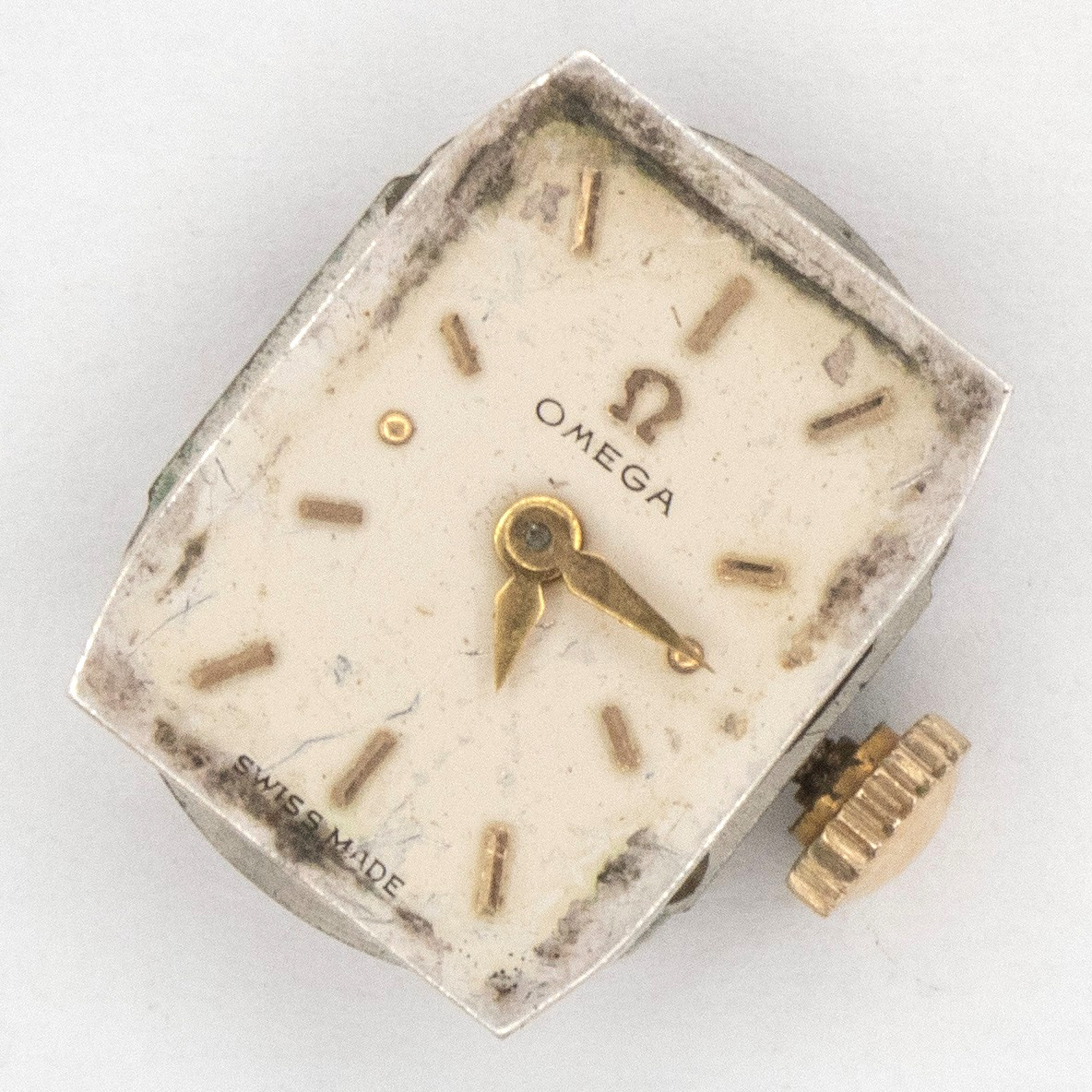 Vintage Omega 11.5 x 15.5 x 4.8 mm 17-Jewel Wristwatch Movement, Keeps Time